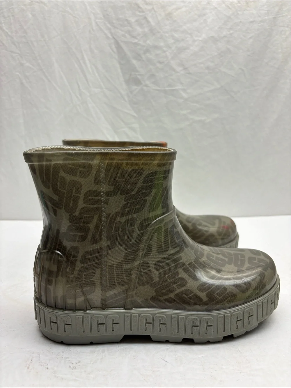 UGG rain boots for little girls SZ 1, box 1 BA